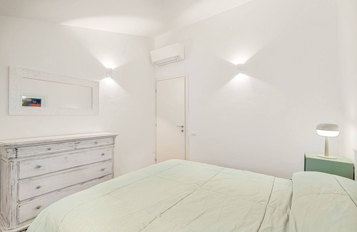 Pedona Appartement | Appartement "LIBECCIO" finement meublé, dans le vert