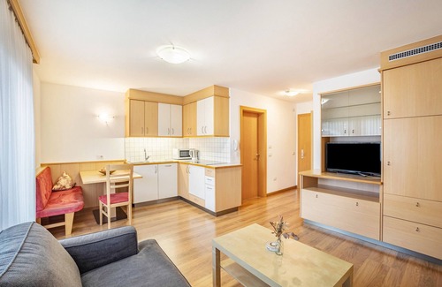 Naz Appartement | Appartement 'Linder 19' avec vue sur les montagnes, piscine partagée et Wi-Fi