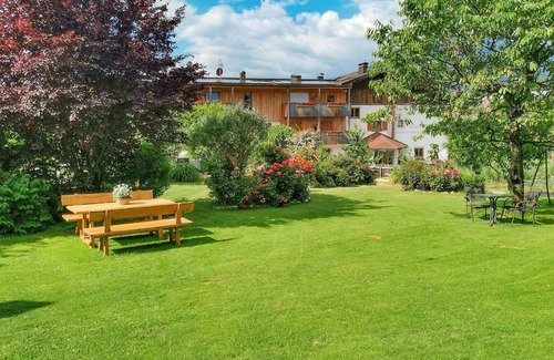 Naz Appartement | Appartement 'Linder 19' avec vue sur les montagnes, piscine partagée et Wi-Fi