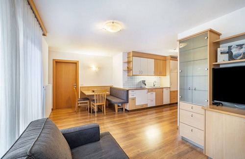 Naz Appartement | Appartement 'Linder 20' avec vue sur les montagnes, piscine partagée et Wi-Fi