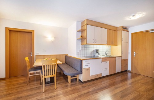 Naz Appartement | Appartement 'Linder 20' avec vue sur les montagnes, piscine partagée et Wi-Fi