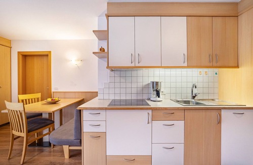 Naz Appartement | Appartement 'Linder 20' avec vue sur les montagnes, piscine partagée et Wi-Fi