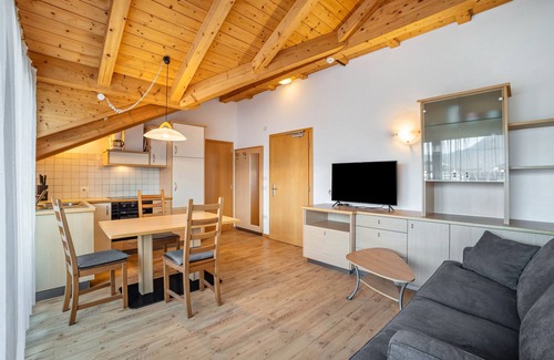 Naz Appartement | Appartement 'Linder 21' avec vue sur les montagnes, piscine partagée et Wi-Fi