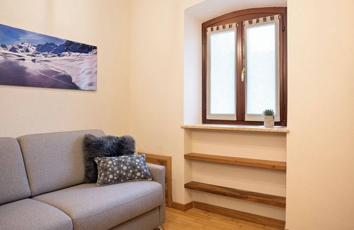 Roccabruna Appartement | Appartement 'Locanda Ca Bianca - Family Suite' avec vue sur la montagne, jardin partagé et Wi-Fi