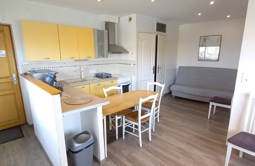 Dieppe Appartement | Appartement port de plaisance Dieppe, vue splendide garantie sur le port + mer.