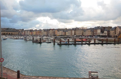 Dieppe Appartement | Appartement port de plaisance Dieppe, vue splendide garantie sur le port + mer.