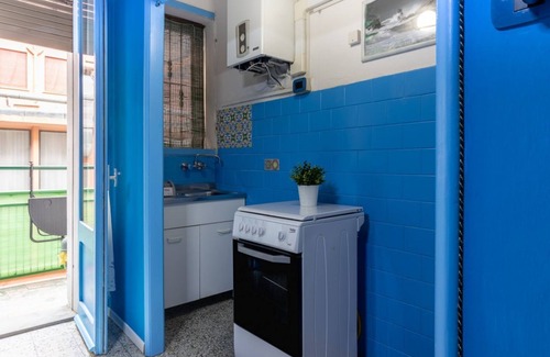 Ferrara Appartement | White Cross Square A Touch of Blue Apartment