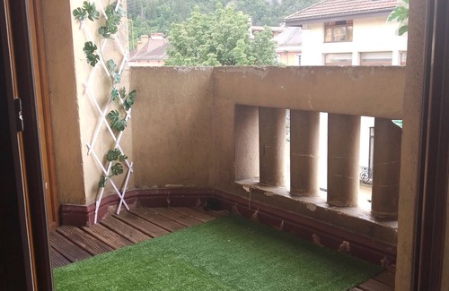 Cluses Appartement | Appartement 'Location T5 Cluses' avec vue sur la montagne, balcon et Wi-Fi