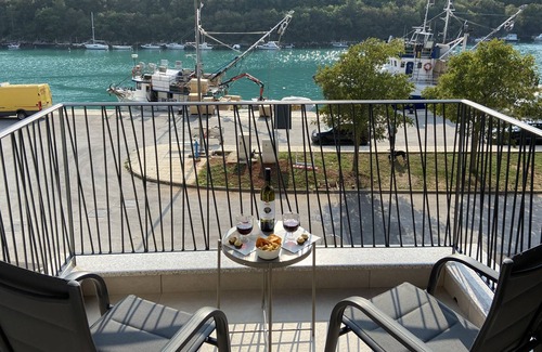 Plomin Appartement | Apartment Lucie - NEW, seafront and with beach access!!