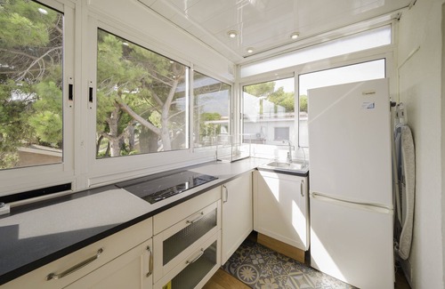 Castelldefels Appartement | Appartement "Luz y Color" avec terrasse privée, Wi-Fi et climatisation