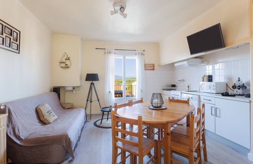 Banyuls-dels-Aspres Appartement | Apartment 'Mar I Munt' with Sea View, Wi-Fi and Air Conditioning