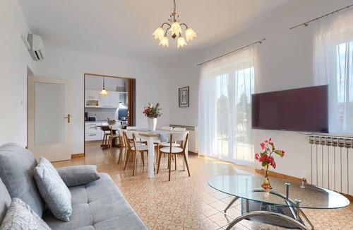 Modrusani Appartement | Appartement Macini by Interhome