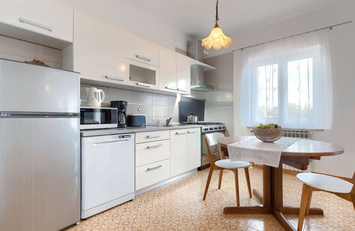 Modrusani Appartement | Appartement Macini by Interhome