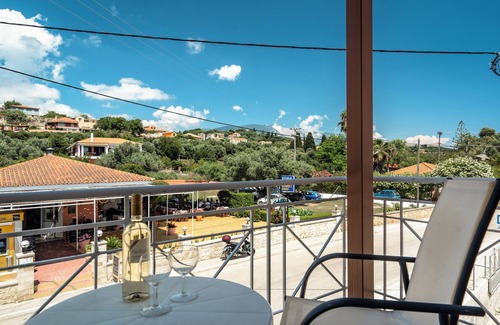 Sarlata Appartement | Appartement 'Marketos Maisonette 4pax' avec vue sur les montagnes, Wi-Fi et climatisation.