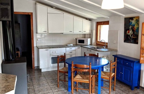 Santa Pau Appartement | Apartment 'Mas El Carrer - Blau' with Shared Pool, Shared Garden and Wi-Fi