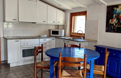 Santa Pau Appartement | Apartment 'Mas El Carrer - Blau' with Shared Pool, Shared Garden and Wi-Fi
