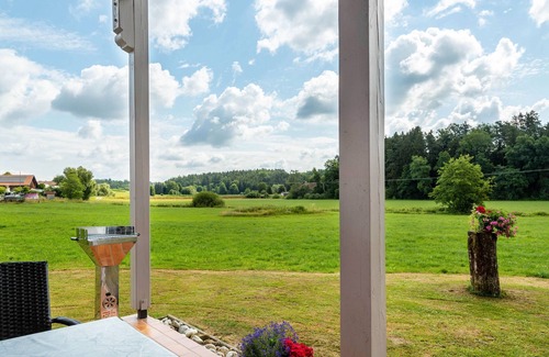 Arnstorf Appartement | Apartment 'Mayerhofer 1' with Private Terrace, Shared Garden and Wi-Fi