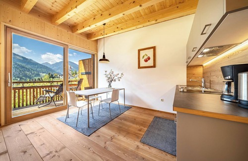 San Pancrazio Appartement | Appartement 'Mayrhof in the Cherry Garden' avec vue sur montagne et balcon