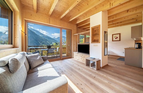 San Pancrazio Appartement | Appartement 'Mayrhof in the Cherry Garden' avec vue sur montagne et balcon