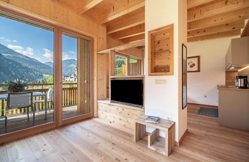 San Pancrazio Appartement | Appartement 'Mayrhof in the Cherry Garden' avec vue sur montagne et balcon