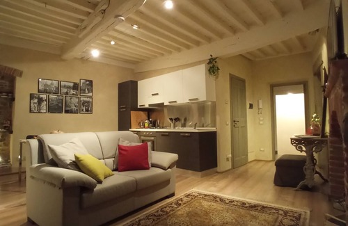 Cortona Old Town Appartement | Apartment Me and You Cortona (with romantic outdoor shower on private courtyard)