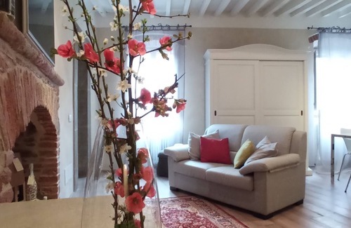 Cortona Old Town Appartement | Apartment Me and You Cortona (with romantic outdoor shower on private courtyard)