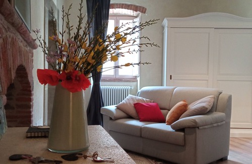 Cortona Old Town Appartement | Apartment Me and You Cortona (with romantic outdoor shower on private courtyard)