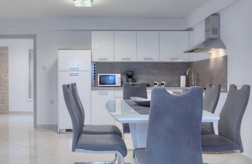 Galizana Appartement | Appartement Meden by Interhome