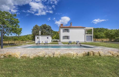 Ripenda Verbanci Appartement | Apartment Mirna with Swimming Pool