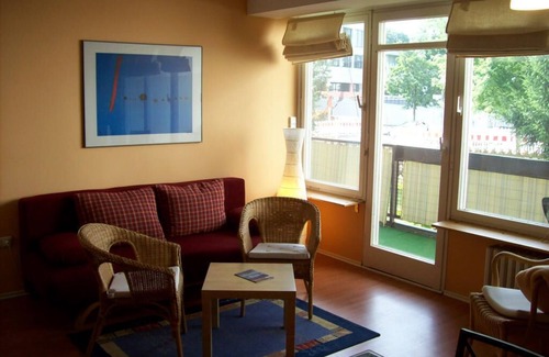 Charlottenburg Appartement | L´appartement “MIRÓ-BILÉ”: flair artistique, balcon donnant au sud, en plein centre ouest (Charlottenburg) – aux rives verts de la Spree