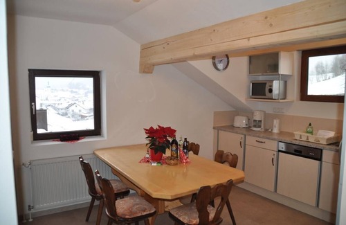 Arnbruck Appartement | Appartement avec 95m2, balcon et grande cuisine pouvant accueillir 6 personnes.