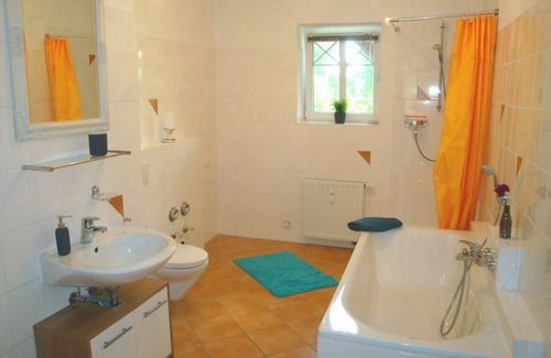 Wolnzach Appartement | Apartment mit Drei Schlafzimmer für 5 Personen und Großer Terrasse, Erdgeschoss