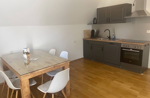Ravensburg Appartement | Apartment 'Mit Giebelzimmer' with Shared Garden and Wi-Fi