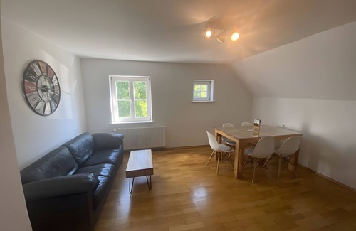 Ravensburg Appartement | Apartment 'Mit Giebelzimmer' with Shared Garden and Wi-Fi