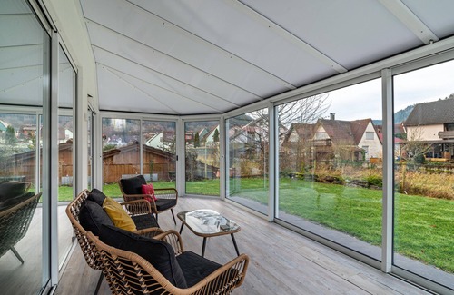Calmbach Appartement | Appartement "Mit Wintergarten" avec terrasse privée, jardin privé et Wi-Fi