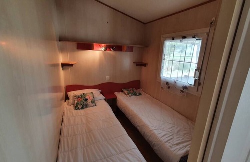 Yviers Appartement | Apartment "Mobile Home Serge" with Private Terrace, Shared Garden & Wi-Fi