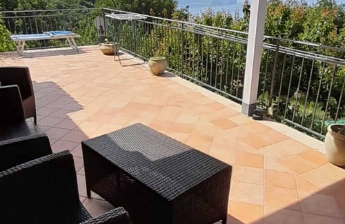 Pisciotta Appartement | Apartment 'Monolocale Mimosa' with Sea View, Wi-Fi and Air Conditioning