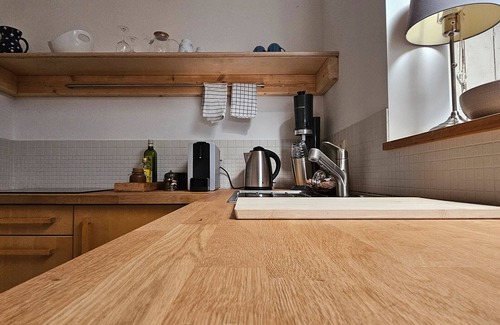 Striesen Appartement | Apartment 'Nahe Blauen Wunder' with Shared Terrace, Shared Garden and Wi-Fi