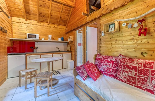Vaulnaveys-le-Bas Appartement | Apartment 'Narcisse' with Mountain View, Wi-Fi and Air Conditioning