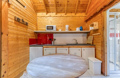 Vaulnaveys-le-Bas Appartement | Apartment 'Narcisse' with Mountain View, Wi-Fi and Air Conditioning