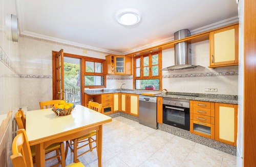 Soller Appartement | Apartment 'Navarro' with Mountain View, Private Terrace and Wi-Fi