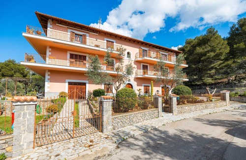 Soller Appartement | Apartment 'Navarro' with Mountain View, Private Terrace and Wi-Fi