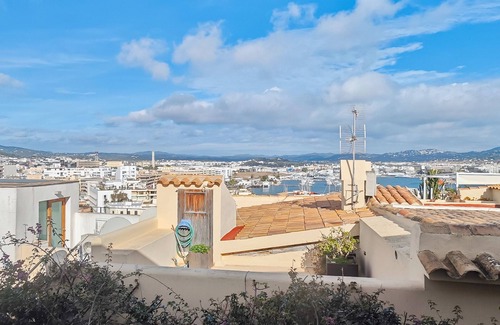 Ibiza City Centre Appartement | Appartement 'Navila Numero 2' avec piscine partagée, Wi-Fi et climatisation.