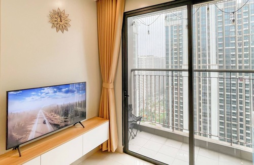 Gia Lam Appartement | Apartment near Artificial Beach, city view