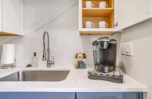 Deep Ellum Appartement | Apartment Near Baylor Med with Pool, Gym, and Parking