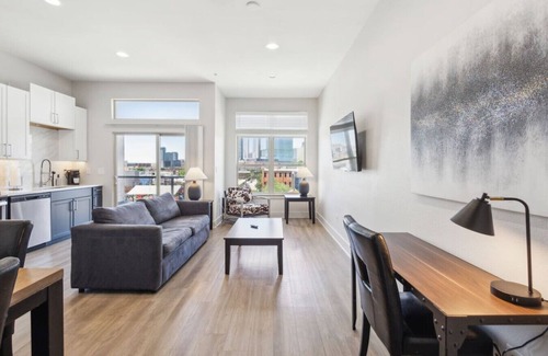 Deep Ellum Appartement | Apartment Near Baylor Med with Pool, Gym, and Parking