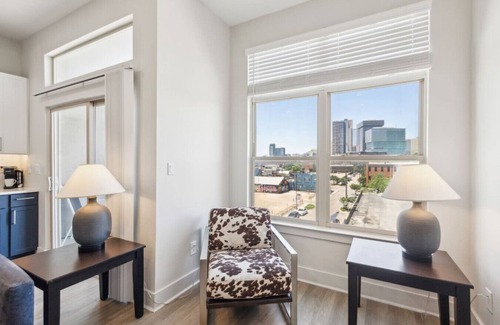 Deep Ellum Appartement | Apartment Near Baylor Med with Pool, Gym, and Parking