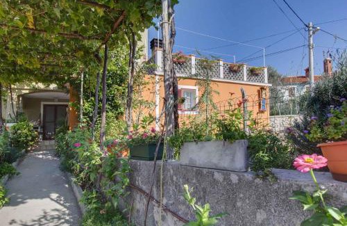 Miholascica Appartement | Apartment near Martinscica Catamaran Terminal in Mihojašcica
