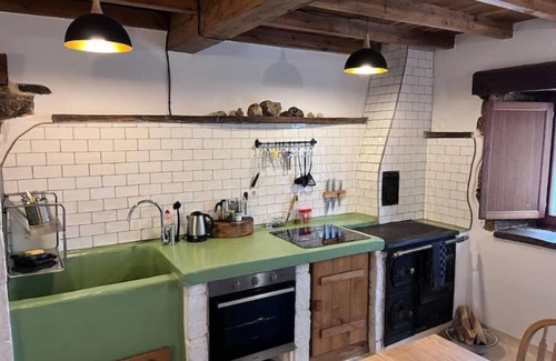 Peruyes Appartement | Apartment near the coast. Mountain views