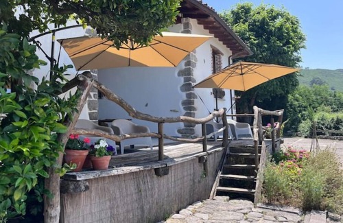 Peruyes Appartement | Apartment near the coast. Mountain views